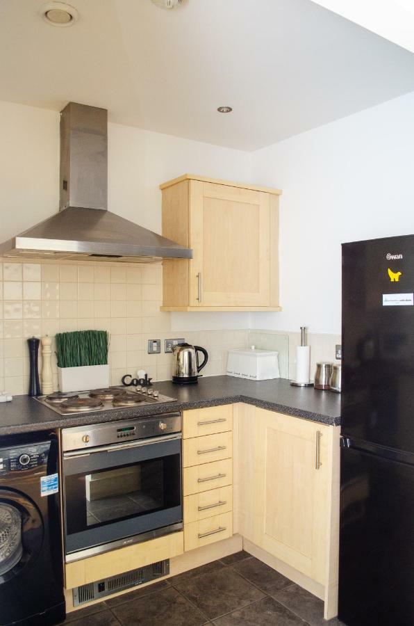 Serviced Apartment In Liverpool City Centre - Free Parking - Balcony - By Happy Days Exterior foto